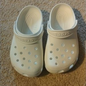 Girls: Crocs " White " (Size 1 )  *Read Reviews for Condition*  $17